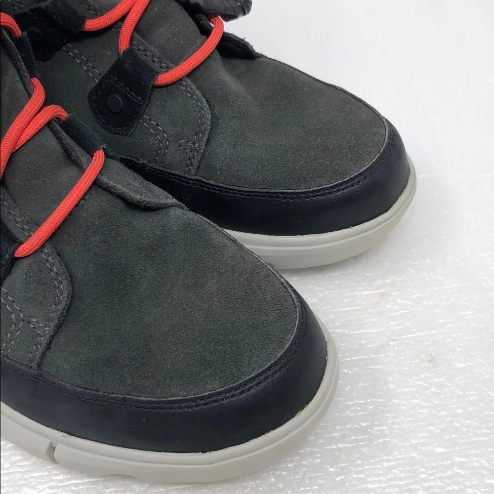 Sorel gently used