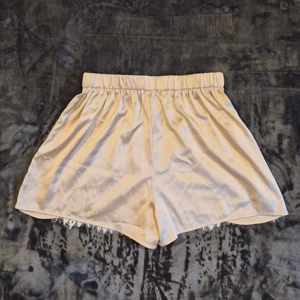 Whitespace lace trimmed