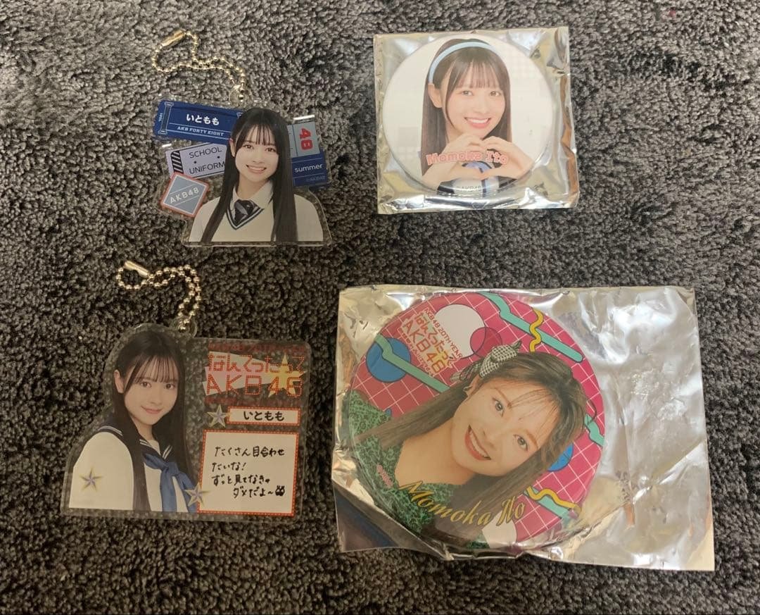 Momoka Ito AKB48 Idol Goods Set (Keyholder, Can Badge, etc.)